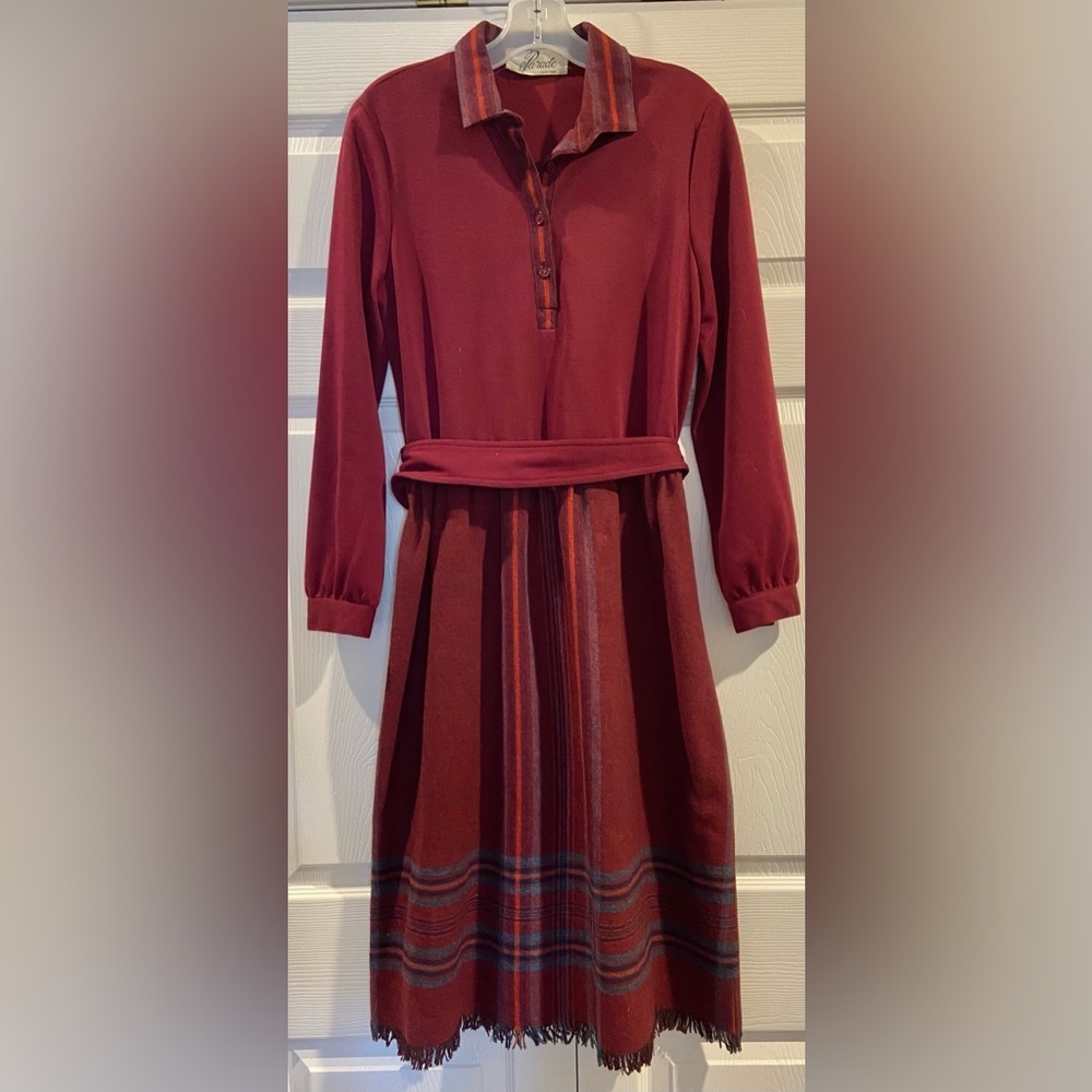 Vintage Parade dress. Good condition. Doesn’t have a sz tag but fits like a med